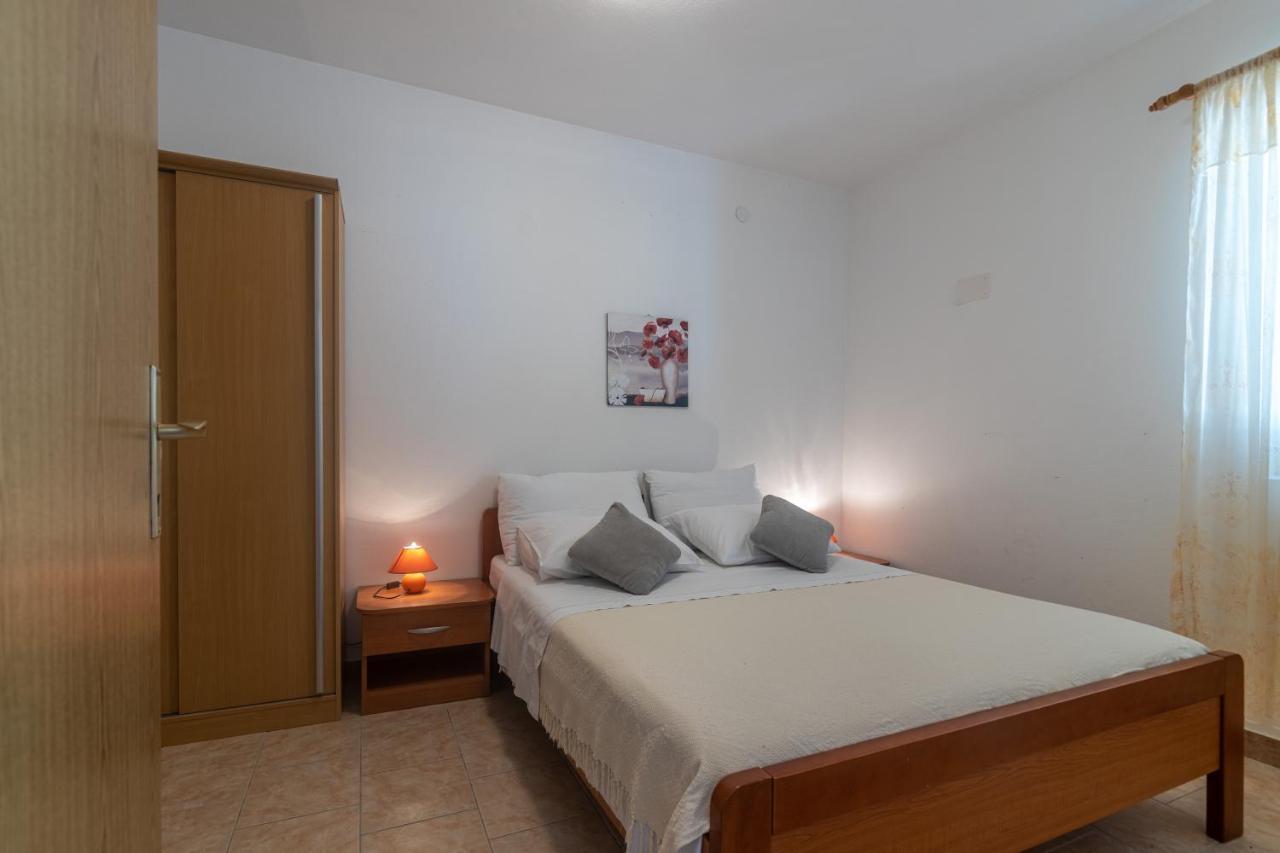 Apartments With A Parking Space Ivan Dolac, Hvar - 15784 Exterior photo
