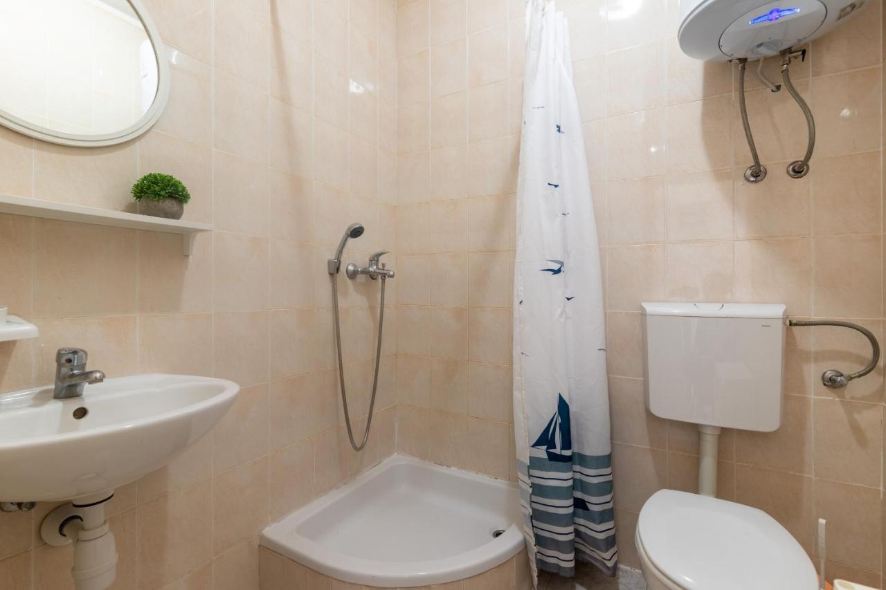 Apartments With A Parking Space Ivan Dolac, Hvar - 15784 Exterior photo